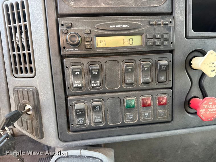 image for item ET1894 2006 International 7400 Crew Cab truck cab and chassis