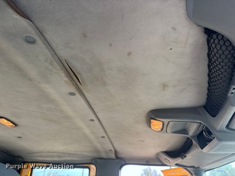 image for item ET1894 2006 International 7400 Crew Cab truck cab and chassis