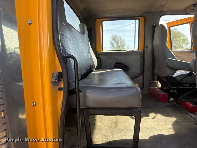 image for item ET1894 2006 International 7400 Crew Cab truck cab and chassis