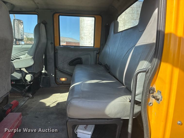 image for item ET1894 2006 International 7400 Crew Cab truck cab and chassis