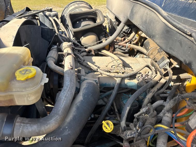 image for item ET1894 2006 International 7400 Crew Cab truck cab and chassis