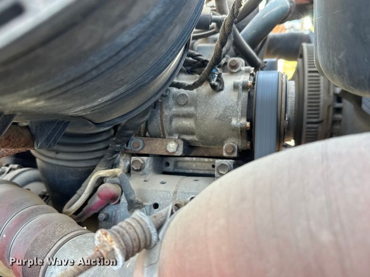 image for item ET1894 2006 International 7400 Crew Cab truck cab and chassis