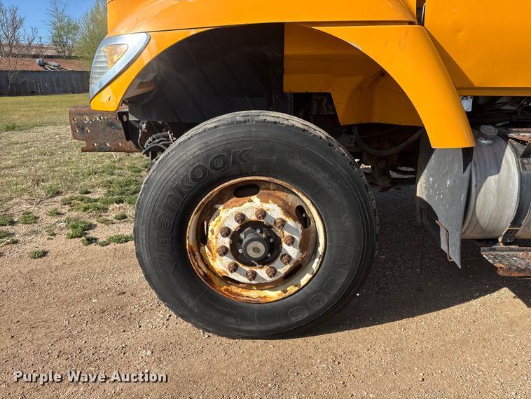 image for item ET1894 2006 International 7400 Crew Cab truck cab and chassis