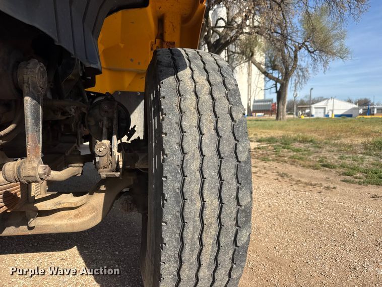 image for item ET1894 2006 International 7400 Crew Cab truck cab and chassis