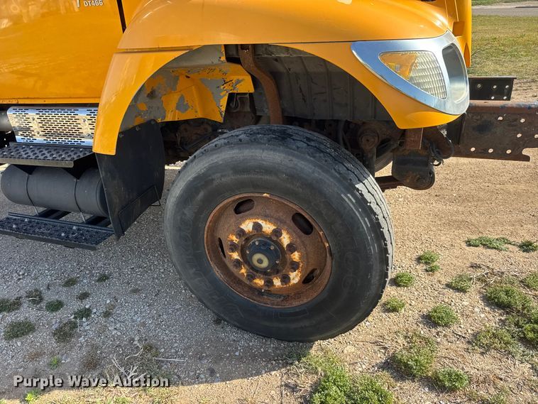 image for item ET1894 2006 International 7400 Crew Cab truck cab and chassis