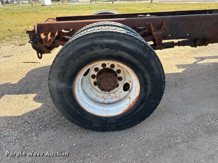 image for item ET1894 2006 International 7400 Crew Cab truck cab and chassis