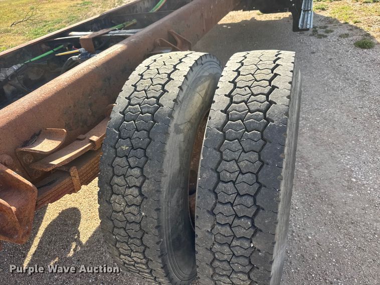 image for item ET1894 2006 International 7400 Crew Cab truck cab and chassis