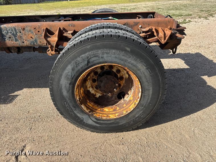 image for item ET1894 2006 International 7400 Crew Cab truck cab and chassis