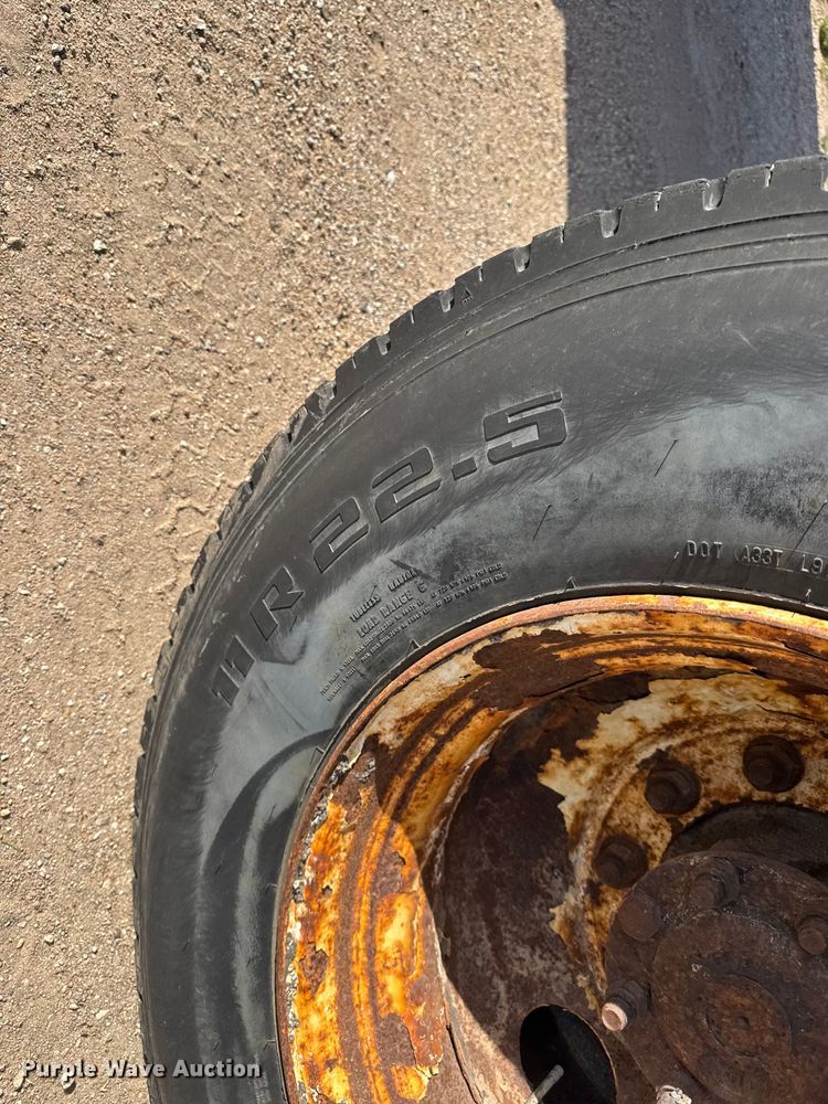 image for item ET1894 2006 International 7400 Crew Cab truck cab and chassis