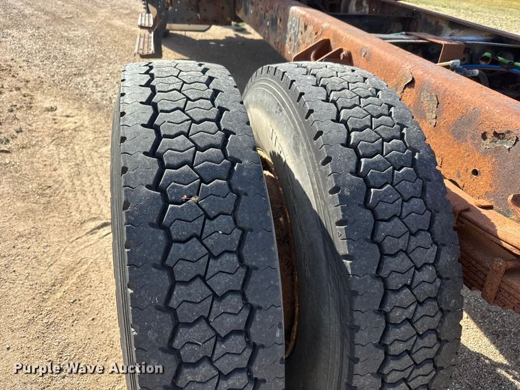 image for item ET1894 2006 International 7400 Crew Cab truck cab and chassis