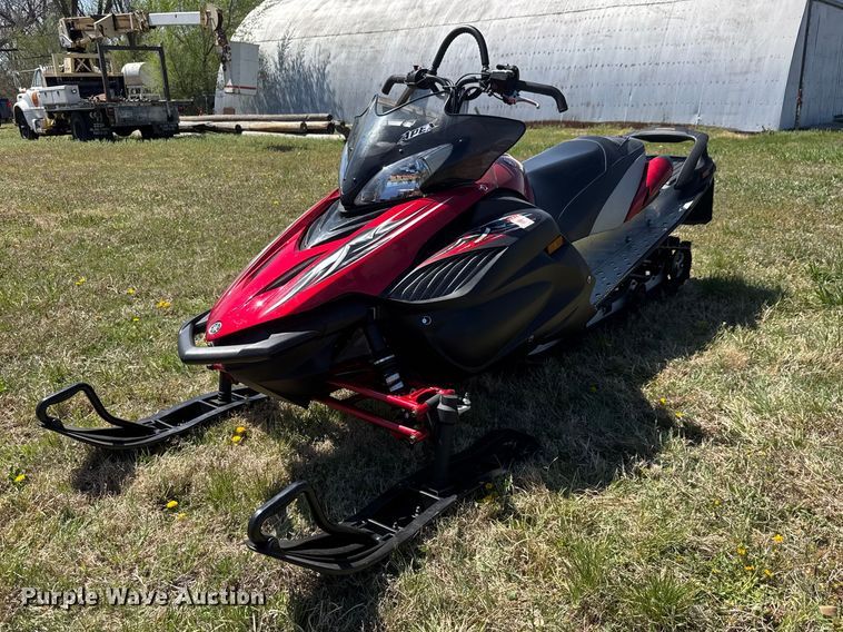 image for item ET1902 2006 Yamaha Apex snowmobile