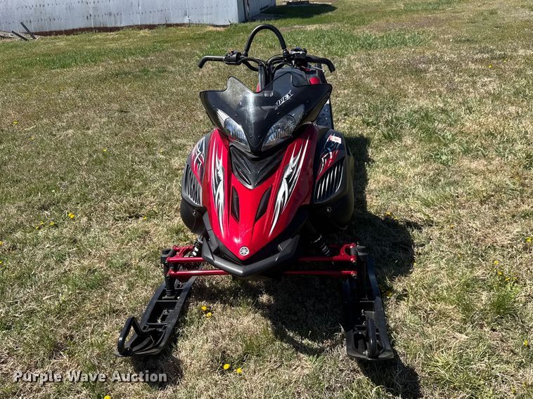 image for item ET1902 2006 Yamaha Apex snowmobile