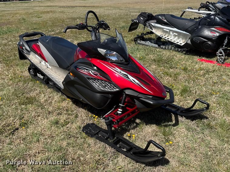 image for item ET1902 2006 Yamaha Apex snowmobile