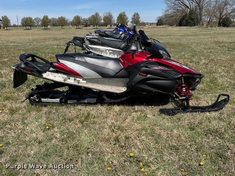 image for item ET1902 2006 Yamaha Apex snowmobile