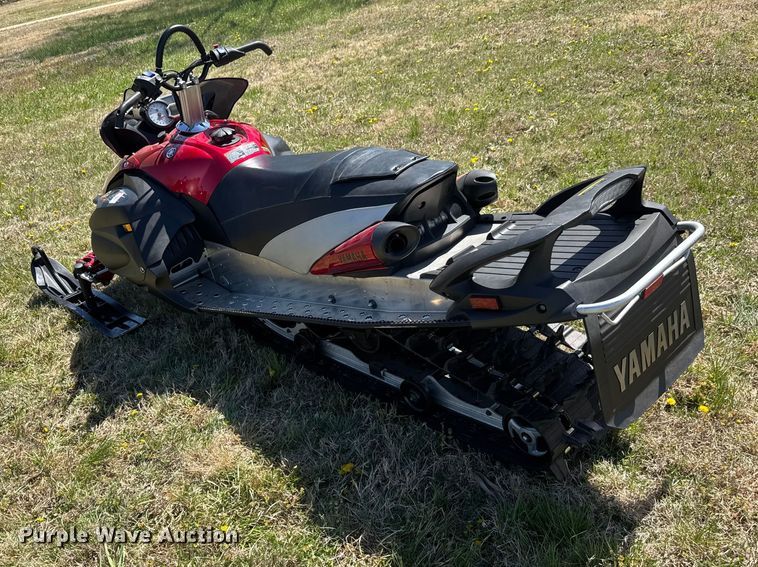 image for item ET1902 2006 Yamaha Apex snowmobile