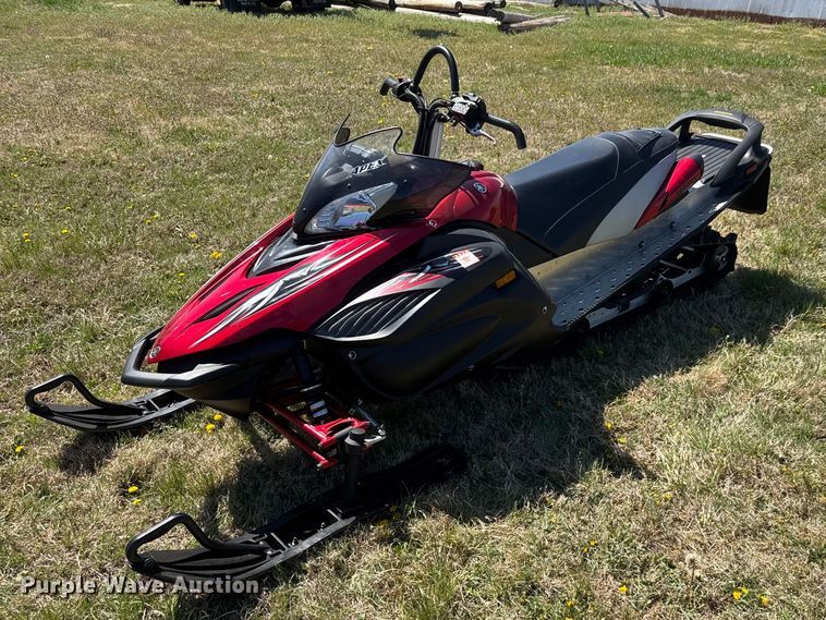 image for item ET1902 2006 Yamaha Apex snowmobile