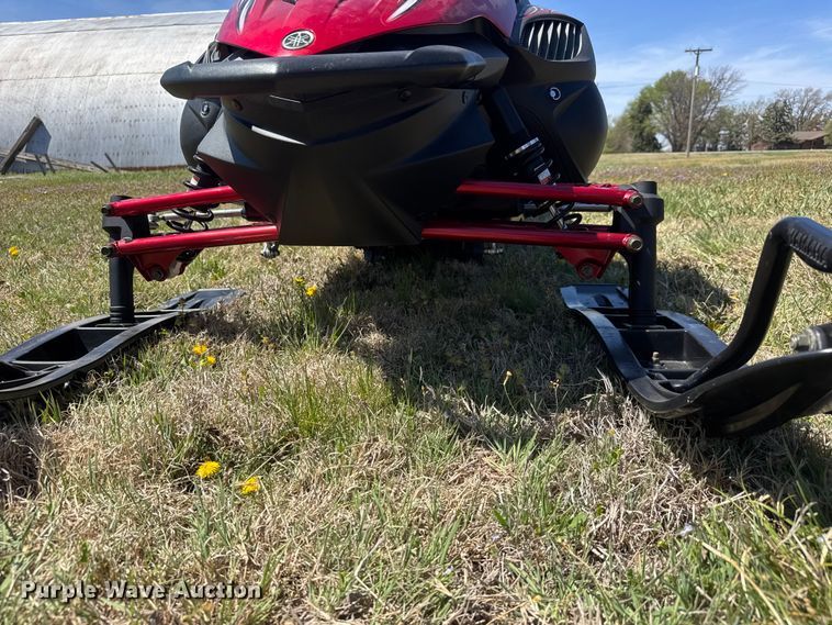 image for item ET1902 2006 Yamaha Apex snowmobile