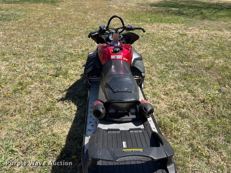 image for item ET1902 2006 Yamaha Apex snowmobile