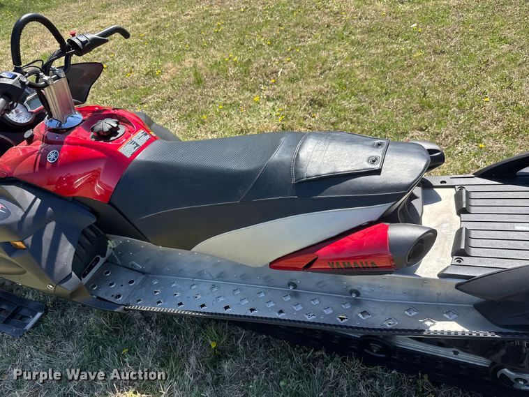 image for item ET1902 2006 Yamaha Apex snowmobile