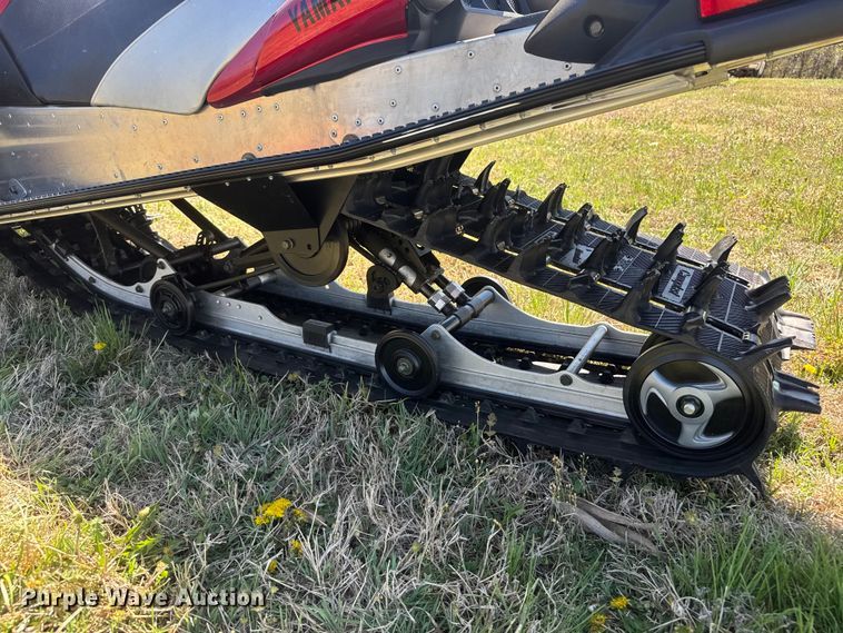image for item ET1902 2006 Yamaha Apex snowmobile