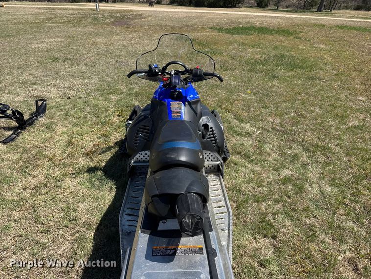 image for item ET1904 2011 Yamaha FX Nytro snowmobile