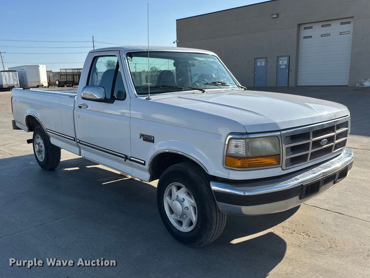 image for item ET1960 1996 Ford F250 pickup truck