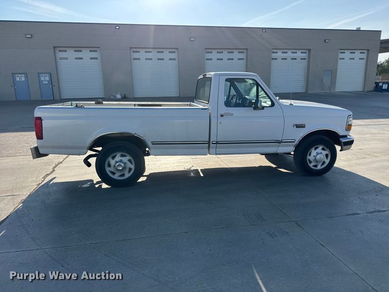 image for item ET1960 1996 Ford F250 pickup truck
