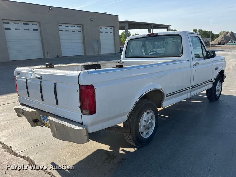 image for item ET1960 1996 Ford F250 pickup truck