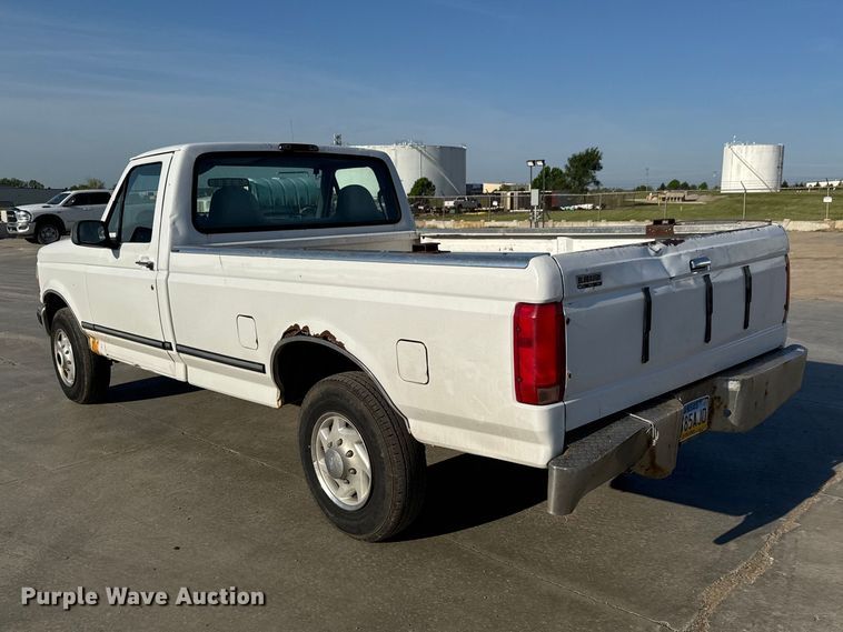 image for item ET1960 1996 Ford F250 pickup truck