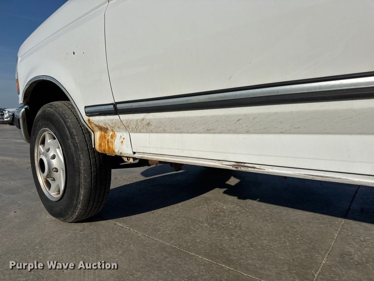 image for item ET1960 1996 Ford F250 pickup truck