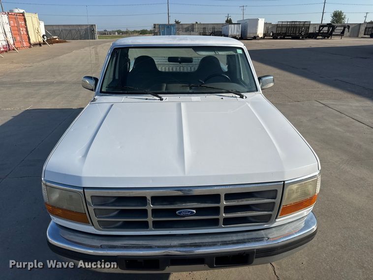 image for item ET1960 1996 Ford F250 pickup truck