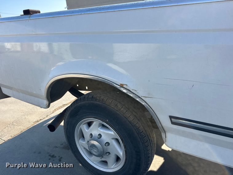 image for item ET1960 1996 Ford F250 pickup truck