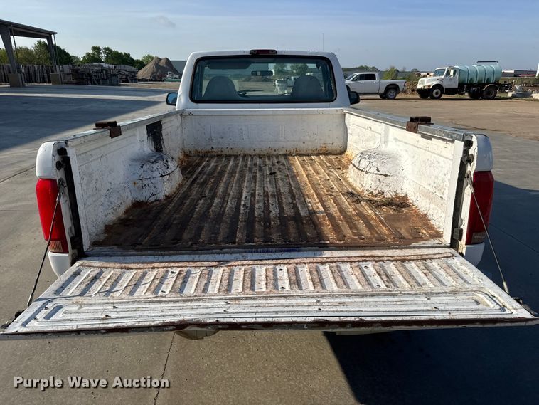 image for item ET1960 1996 Ford F250 pickup truck