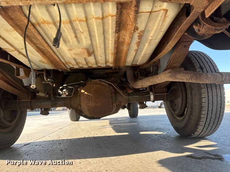 image for item ET1960 1996 Ford F250 pickup truck