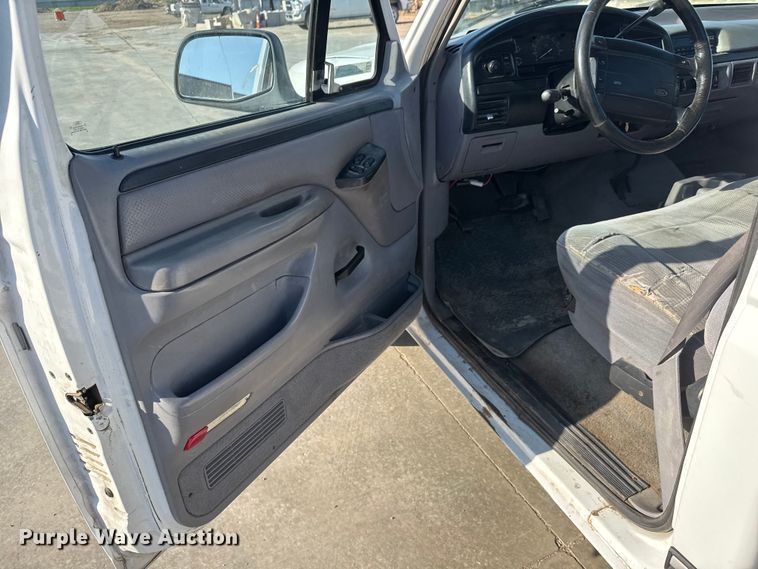 image for item ET1960 1996 Ford F250 pickup truck