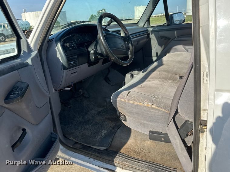 image for item ET1960 1996 Ford F250 pickup truck