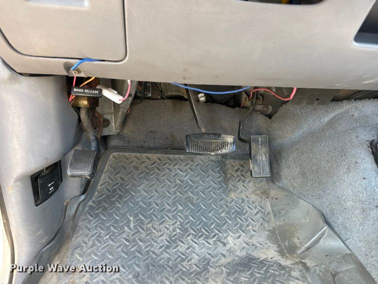 image for item ET1960 1996 Ford F250 pickup truck