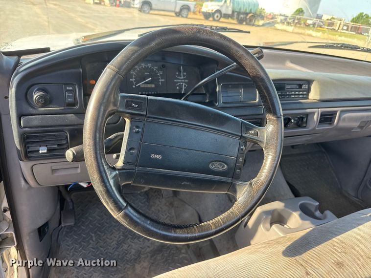 image for item ET1960 1996 Ford F250 pickup truck