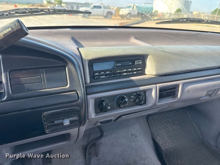 image for item ET1960 1996 Ford F250 pickup truck