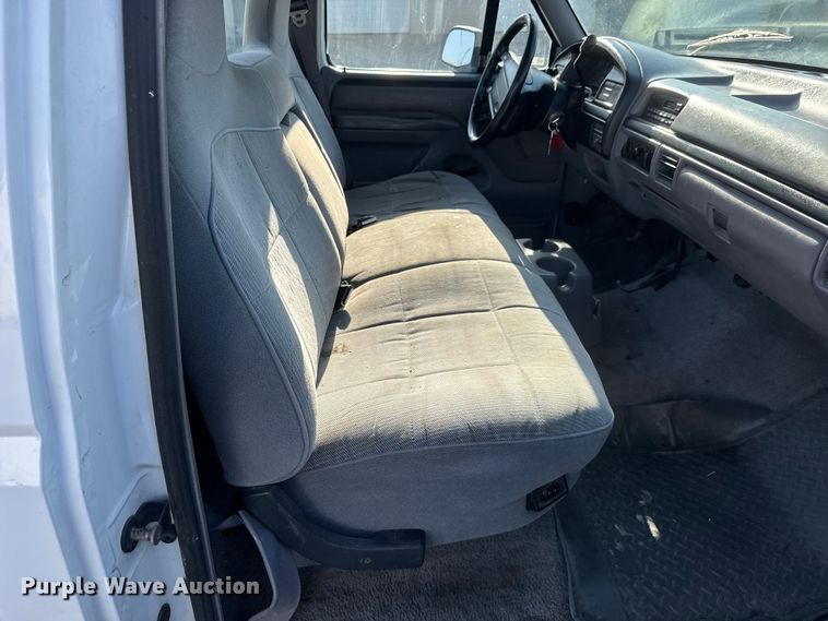 image for item ET1960 1996 Ford F250 pickup truck