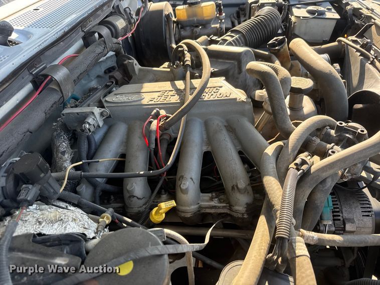 image for item ET1960 1996 Ford F250 pickup truck