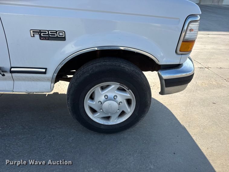image for item ET1960 1996 Ford F250 pickup truck