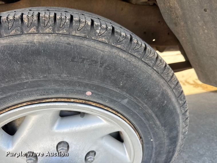 image for item ET1960 1996 Ford F250 pickup truck