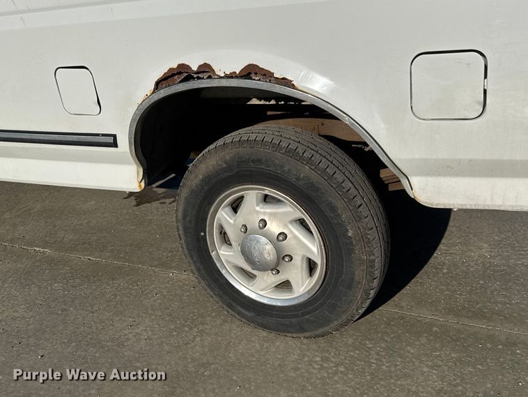 image for item ET1960 1996 Ford F250 pickup truck