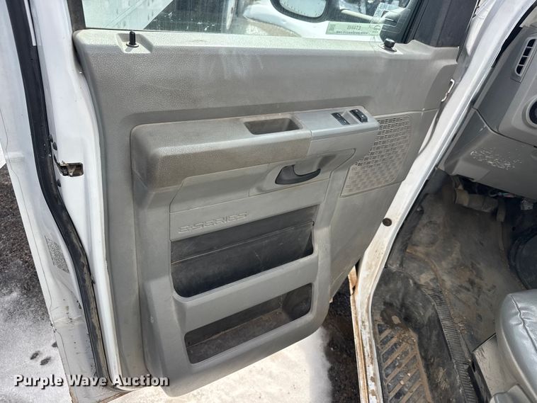 image for item ET4448 2019 Ford E350 Super Duty box truck