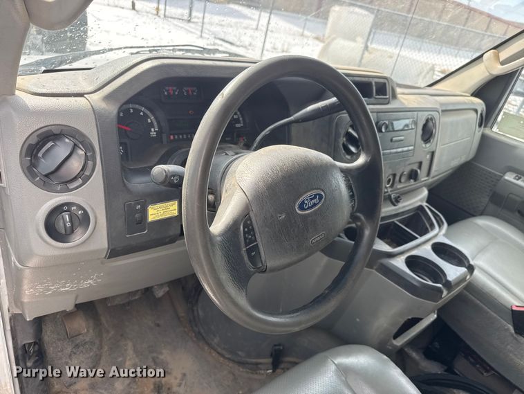 image for item ET4448 2019 Ford E350 Super Duty box truck