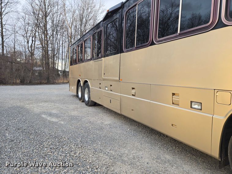 image for item ET5011 2009 Blue Bird CoachWorks coach bus