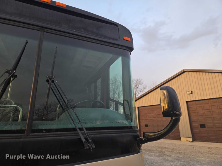 image for item ET5011 2009 Blue Bird CoachWorks coach bus