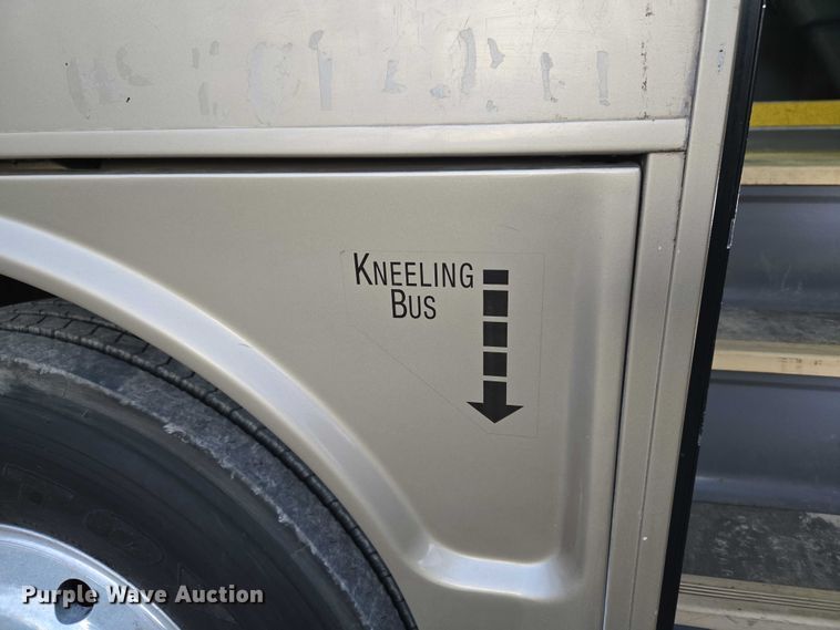 image for item ET5011 2009 Blue Bird CoachWorks coach bus