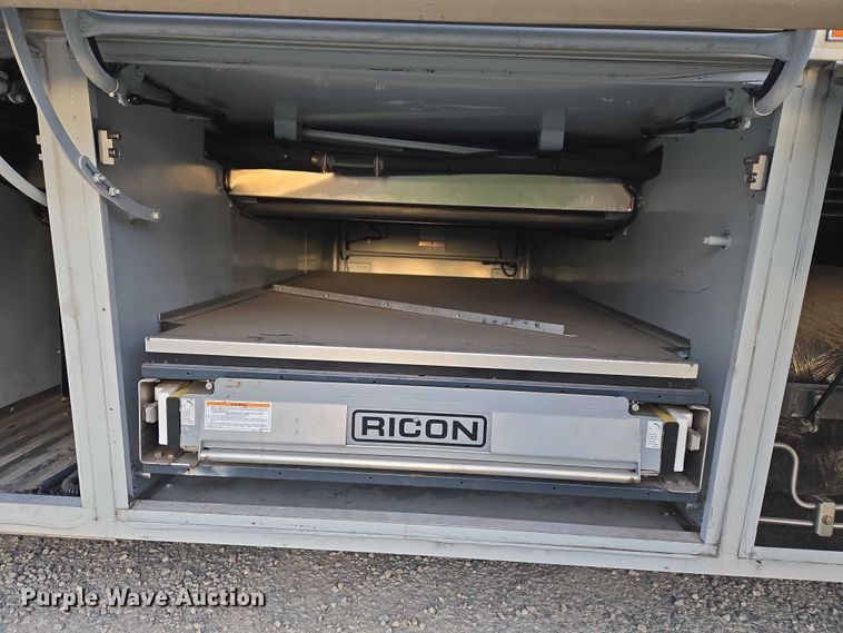 image for item ET5011 2009 Blue Bird CoachWorks coach bus